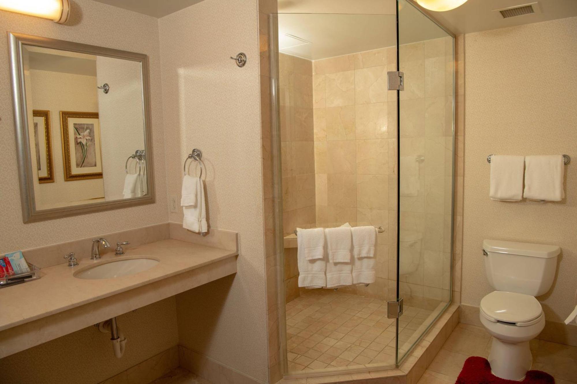 Courtyard By Marriott Erie Ambassador Conference Center Hotel Kearsarge