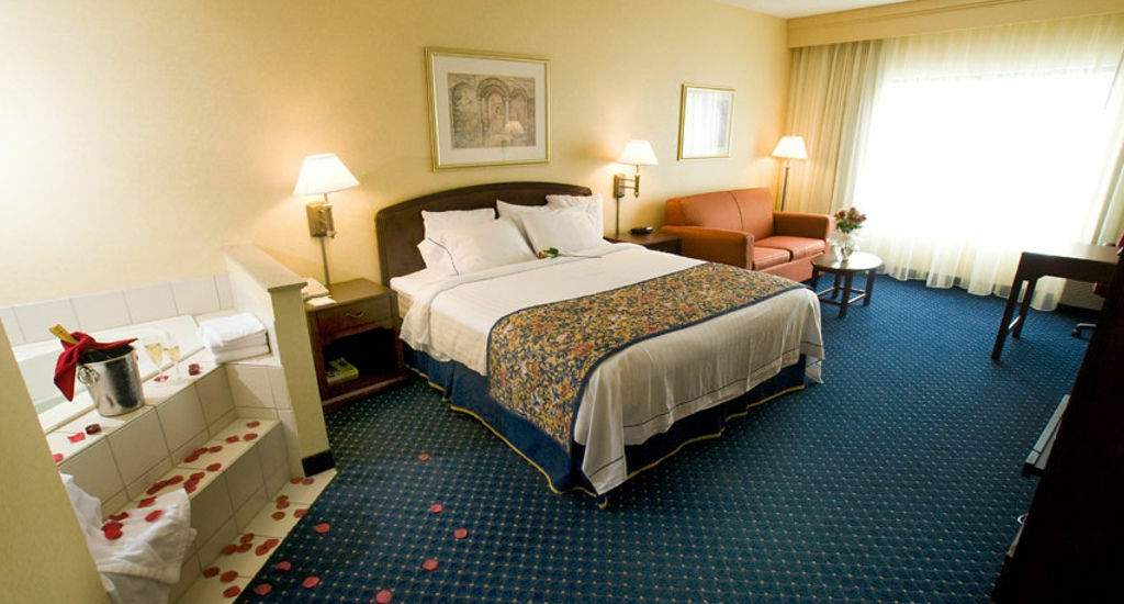 Courtyard By Marriott Erie Ambassador Conference Center